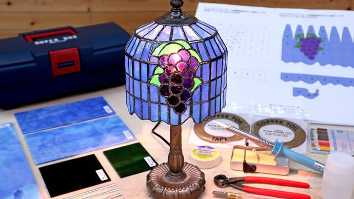 材料と工具がワンセットになった、自宅でできるDIY「ステンドグラス