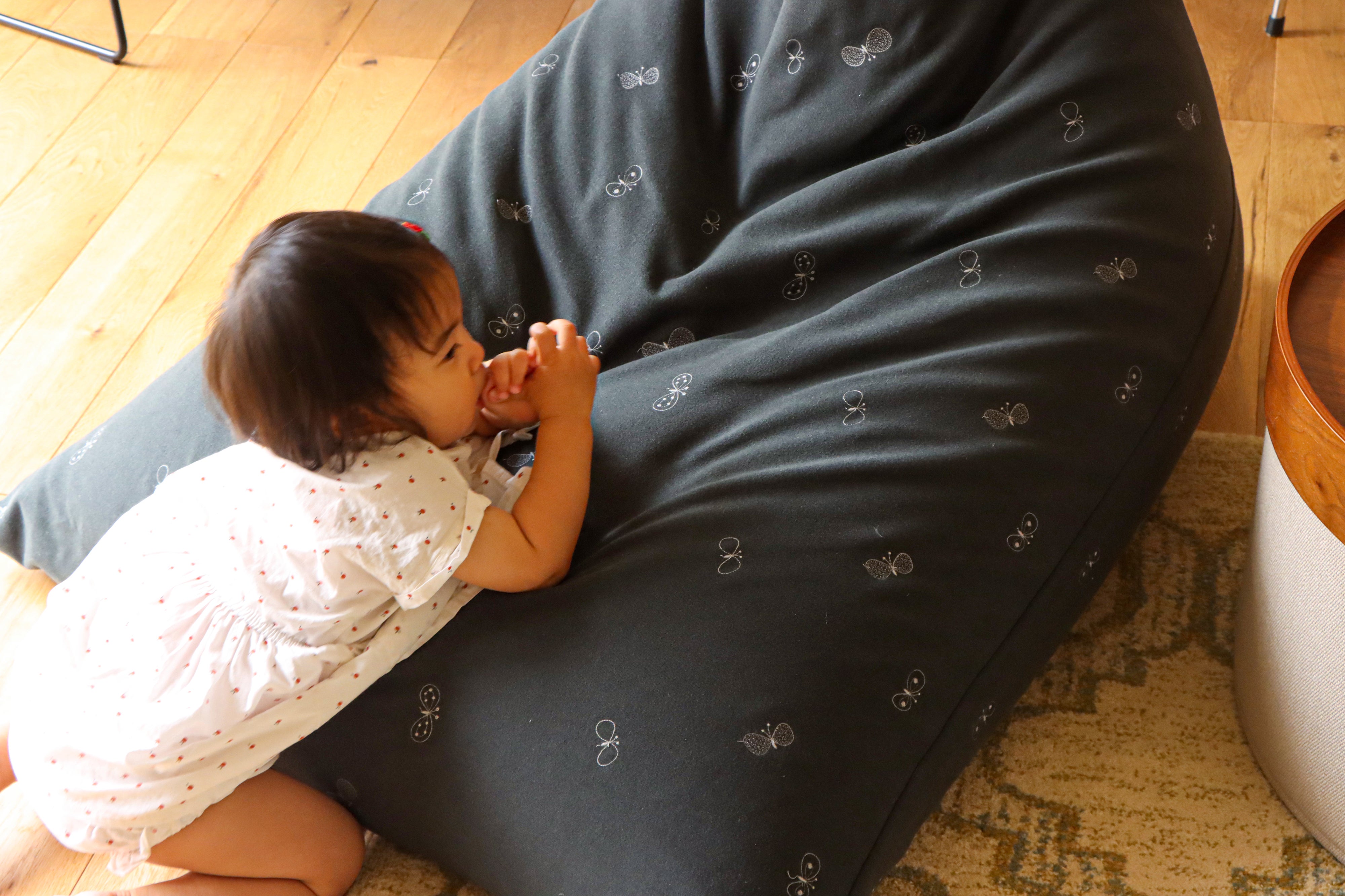 美しく変化する「ミナ ペルホネン」のファブリックを使用した国産