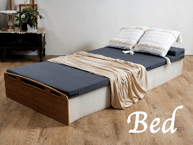 驚きの最薄9cm。ソファにも変化し、お部屋の使い道を広げる