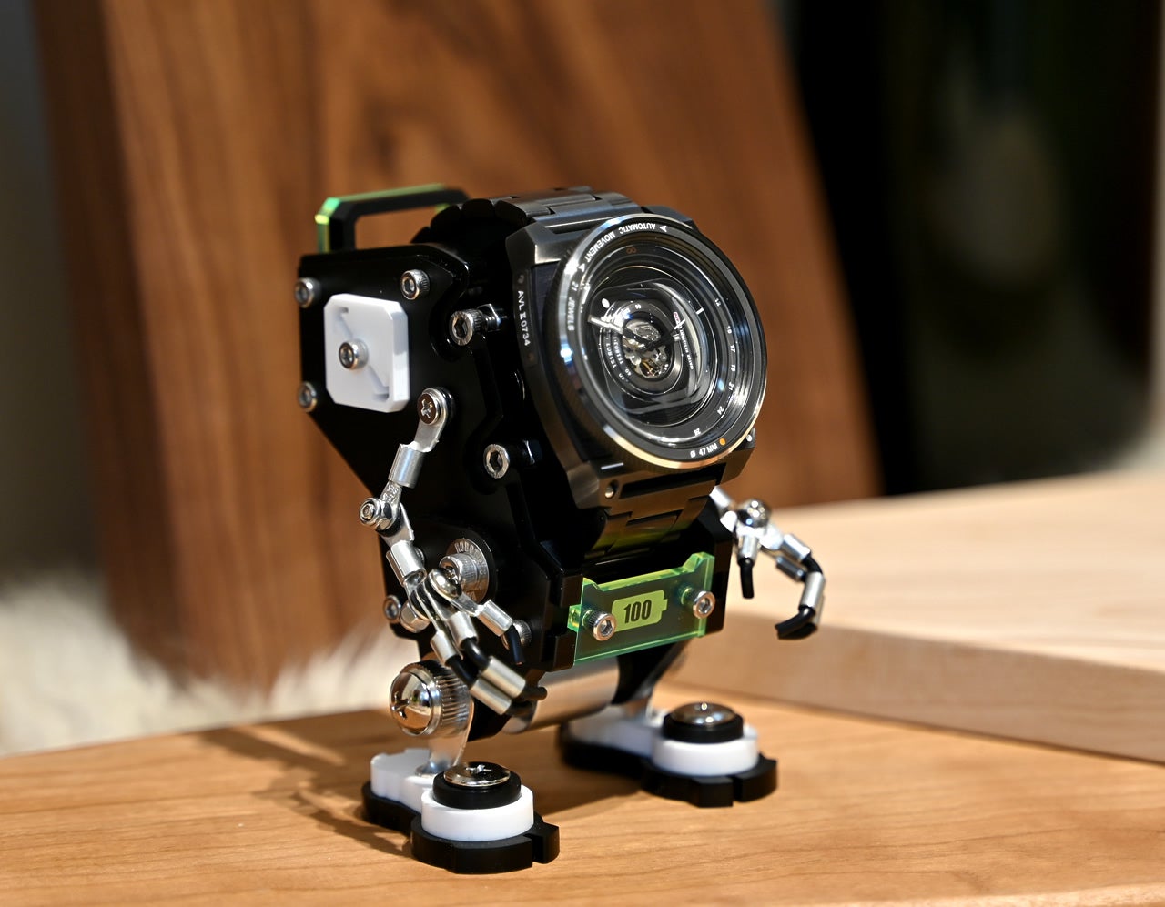 アップルウォッチがロボットに変身！一瞬で心を奪うインテリアウォッチ