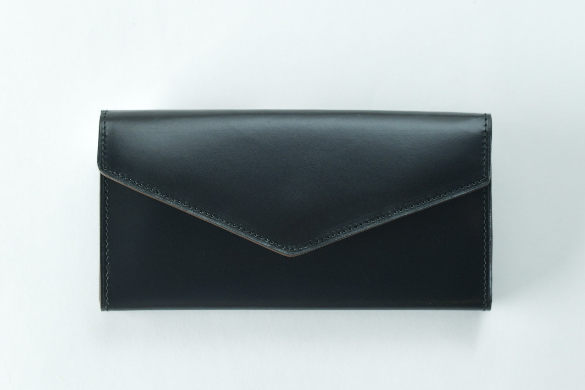 財布職人が最小の限界に挑んだフラップ財布「ルガトーレザーで作る極小