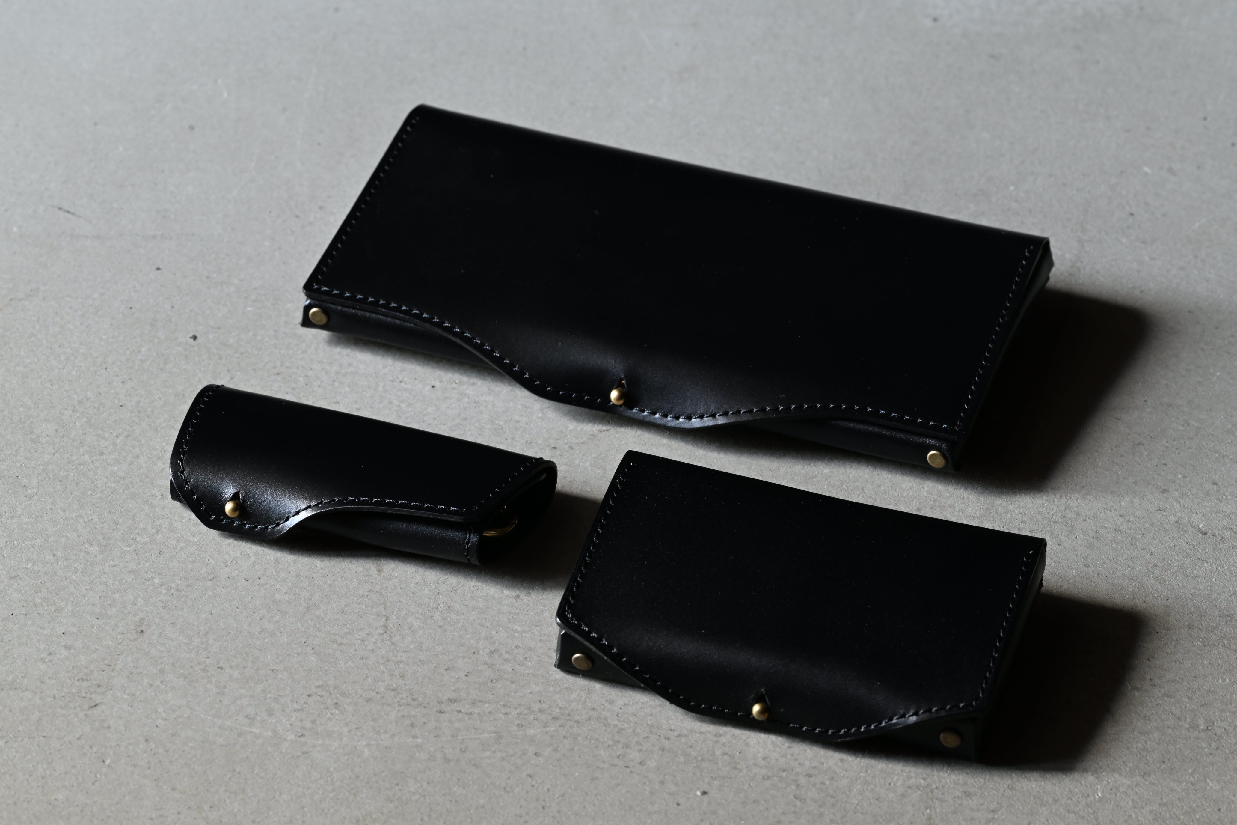 驚異的なサイズと薄さ。全パーツコードバン。二つ折り財布「new-usuha3