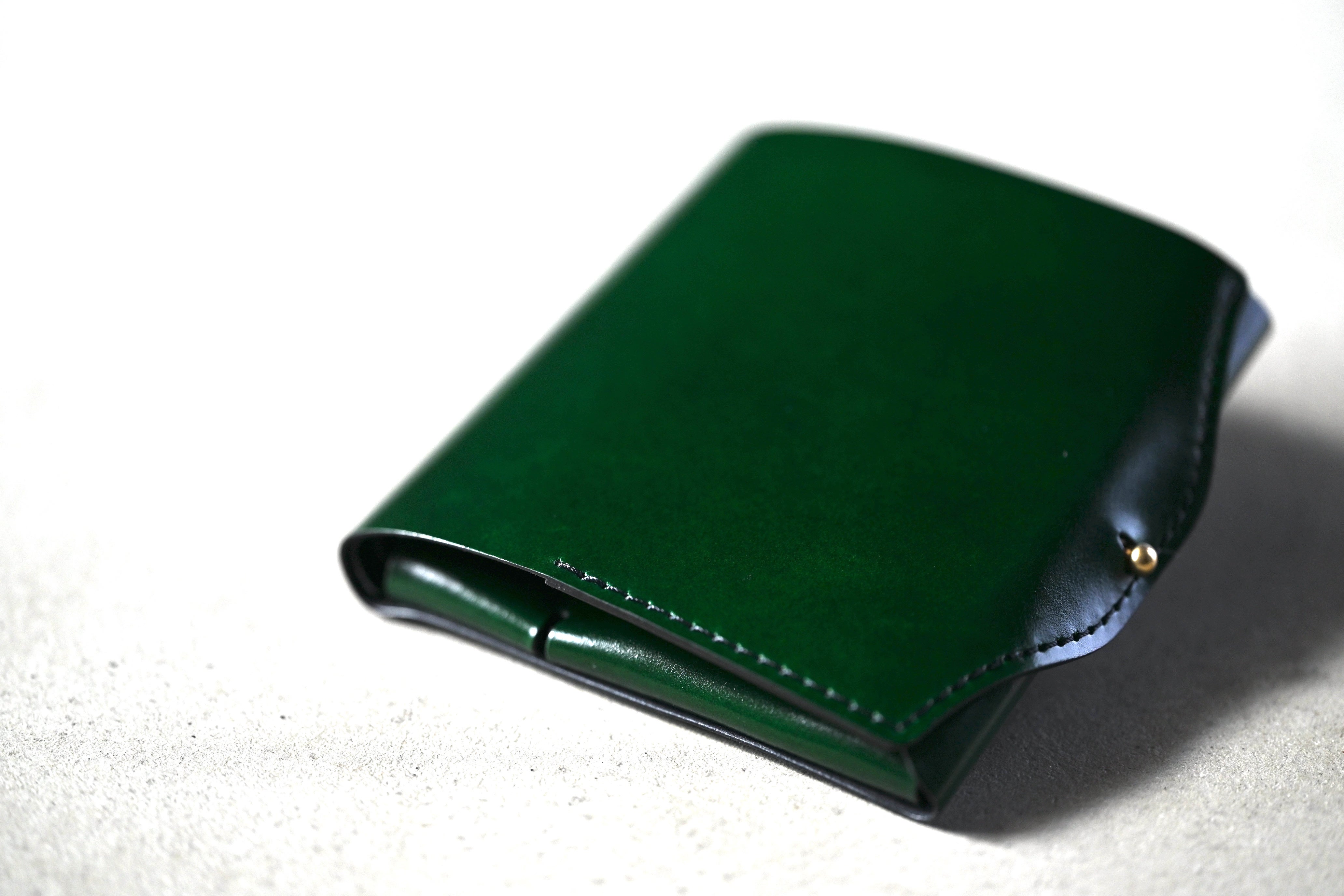 驚異的なサイズと薄さ。全パーツコードバン。二つ折り財布「new-usuha3