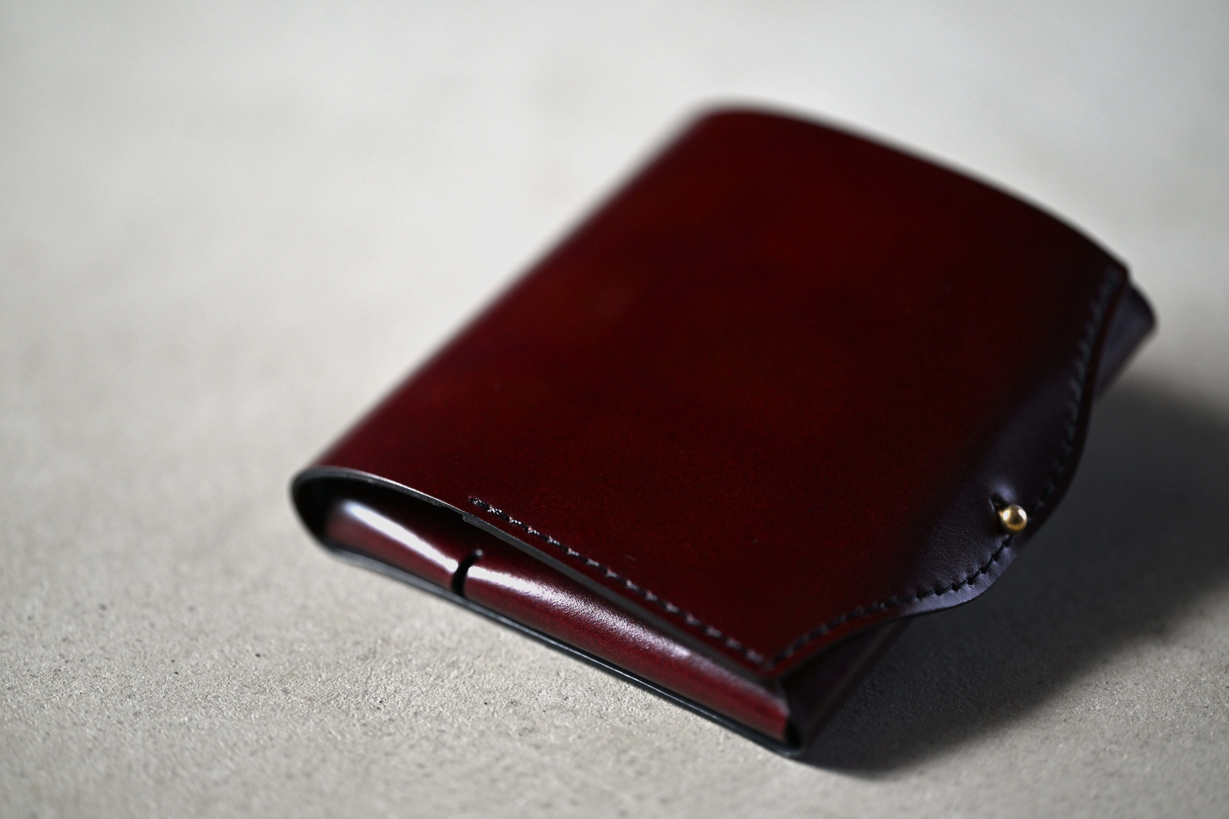 驚異的なサイズと薄さ。全パーツコードバン。二つ折り財布「new-usuha3