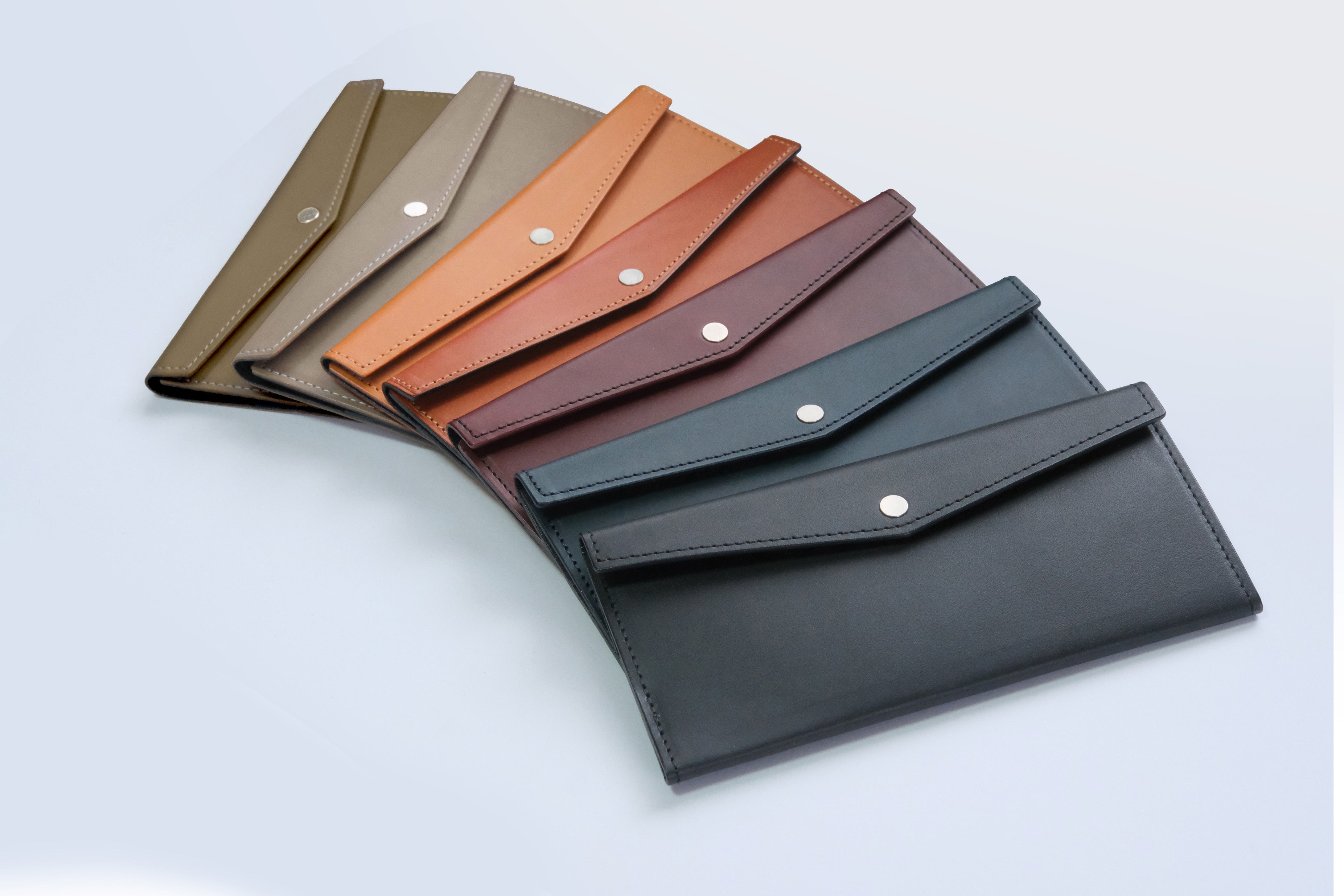 薄さもコンパクトさもスマホなみ! 「ひらくだけ」のスマート長財布