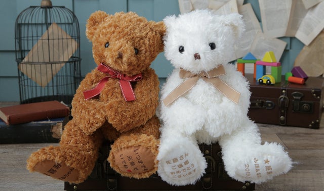 ぬいぐるみの足裏に刺繍 気持ちが伝わるあなただけの贈り物