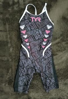 TYR 競泳 練習 水着 ブラックグレー ピンク 130 - メルカリ