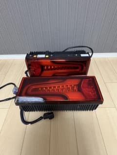 イ*チ様 三菱ふそう純正新型[24モデル]キャンターLEDテール 二連サイズ