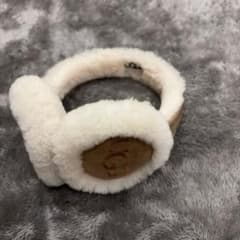 UGG ベージュファー イヤーマフ - メルカリ