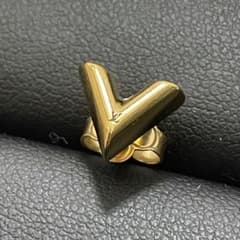 美品✨ルイ・ヴィトン LV エセンシャルV ピアス M68153ゴールド片耳