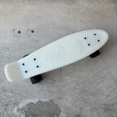 penny クルーザー スケボー 蓄光 ホワイト 22インチ - メルカリ