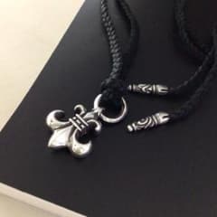 クロムハーツBSフレアペンダントタイニーレザーブレードスモールスボロ