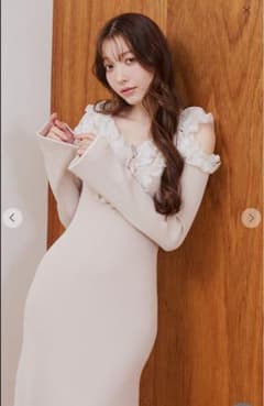 LILLIAN CARAT バイカラーフリルニットワンピース - メルカリ