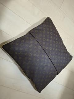 値下!! レア物 ルイ・ヴィトン モノグラム クッション カバー - メルカリ