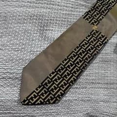 クリーニング済・極美品】FENDI ネクタイ ズッカ柄 シルク100% - メルカリ