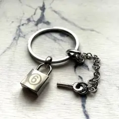 2026年最新】マルタンマルジェラ キーホルダーの人気アイテム - メルカリ