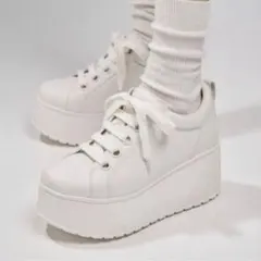 2026年最新】鈴木亜美 スニーカーの人気アイテム - メルカリ