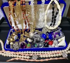 イミテーションアクセサリー まとめ売り 1kg - メルカリ