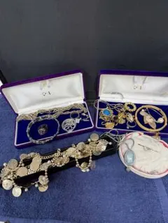 イミテーションアクセサリー まとめ売り 1kg - メルカリ