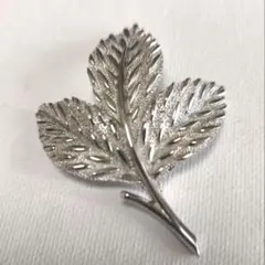 2026年最新】ブローチ trifariの人気アイテム - メルカリ