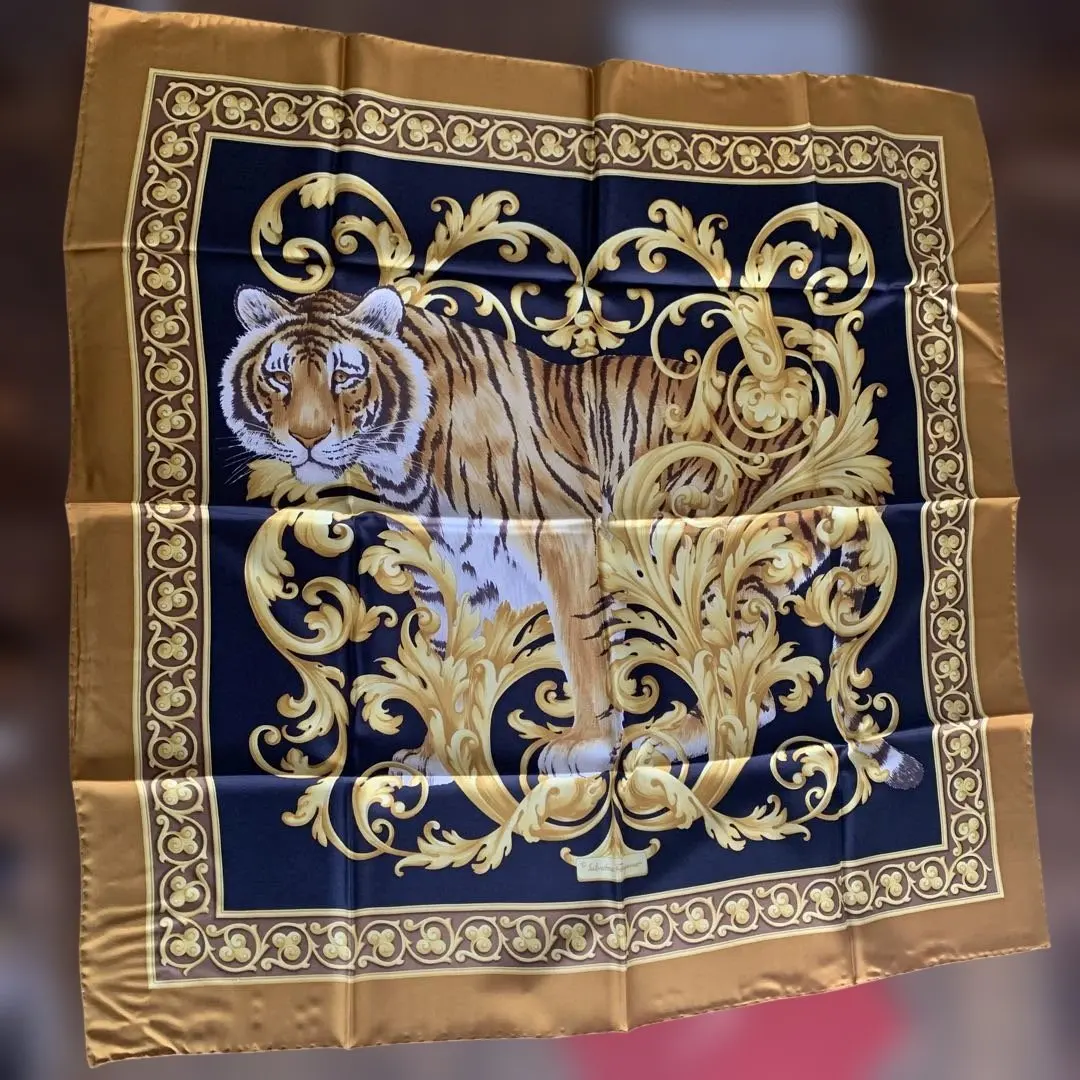 2026年最新】フェラガモ スカーフ 虎の人気アイテム - メルカリ