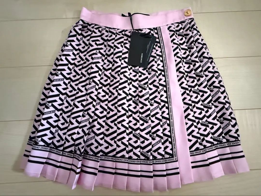 2026年最新】VERSACE スカートの人気アイテム - メルカリ
