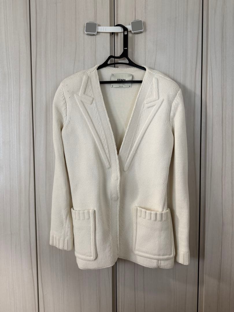 FENDI 白ニット　ジャケット FENDI（フェンディ） ブランド 長袖ニット セーター レディース ニット