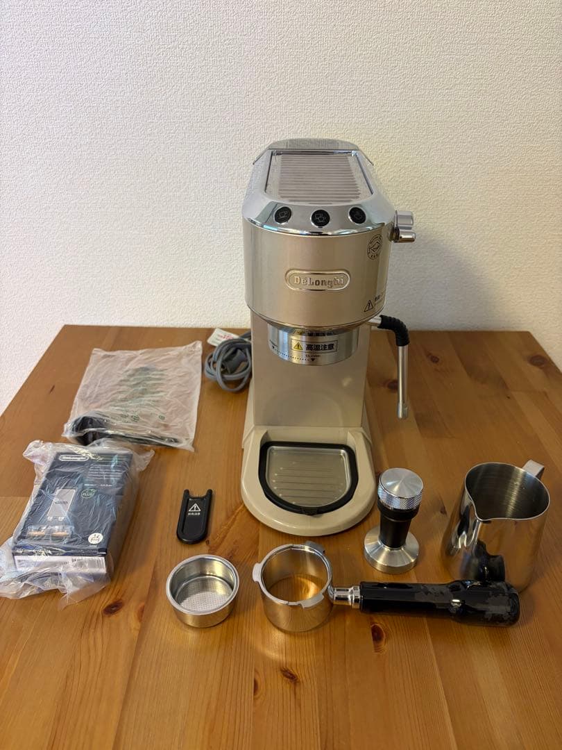 デロンギ エスプレッソメーカー デディカ アルテ EC885J-BG - メルカリ