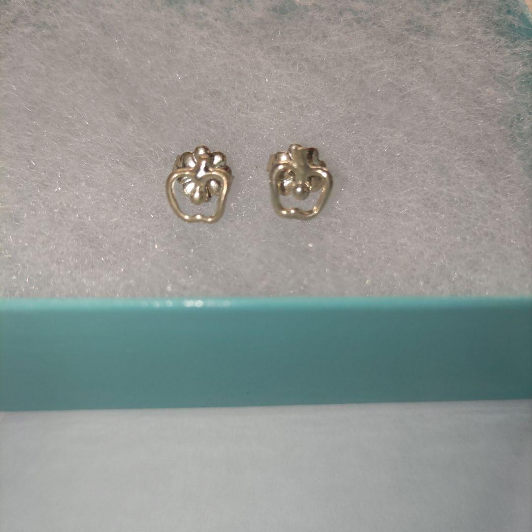 ティファニー ピアス シルバー りんご【箱・小袋付き】 - メルカリ