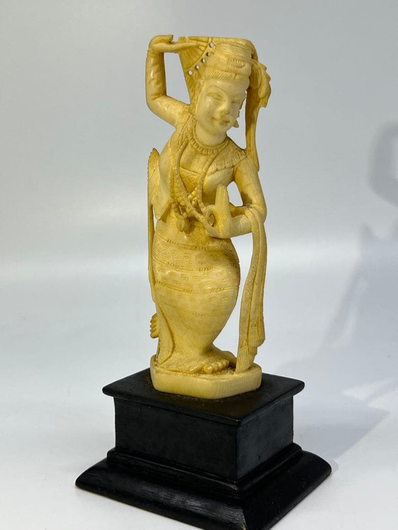 極上　人物　重さ；196g