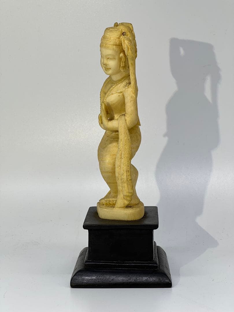 極上　人物　重さ；196g