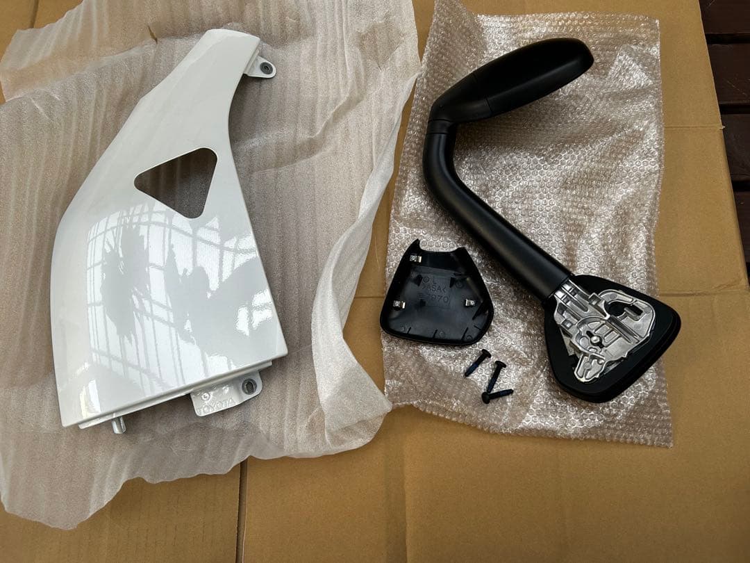 ハイエース 200系 8型 純正 ガッツミラー コーナーパネル 070 新車外し