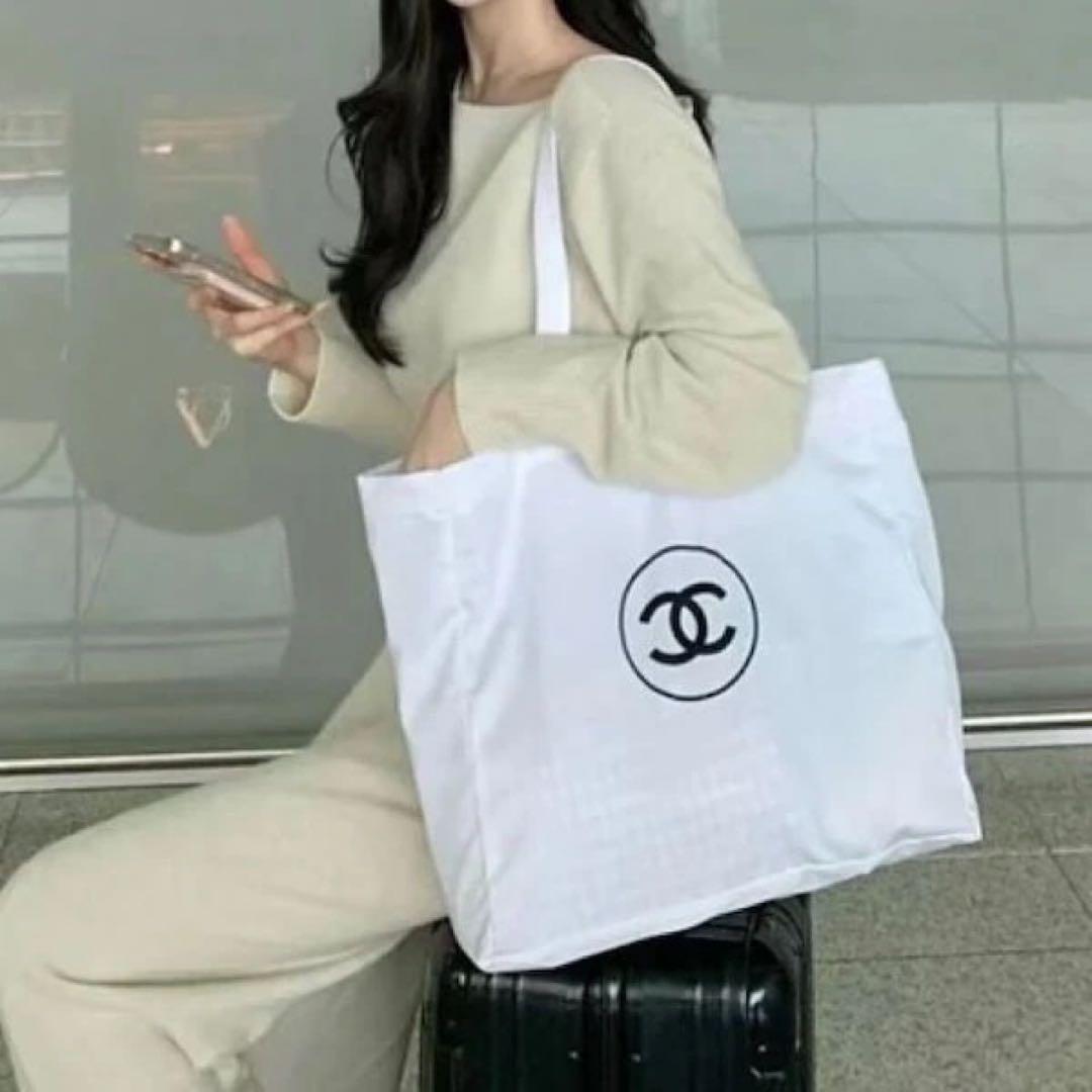 CHANELシャネル トートバッグ ノベルティ ホワイト - メルカリ