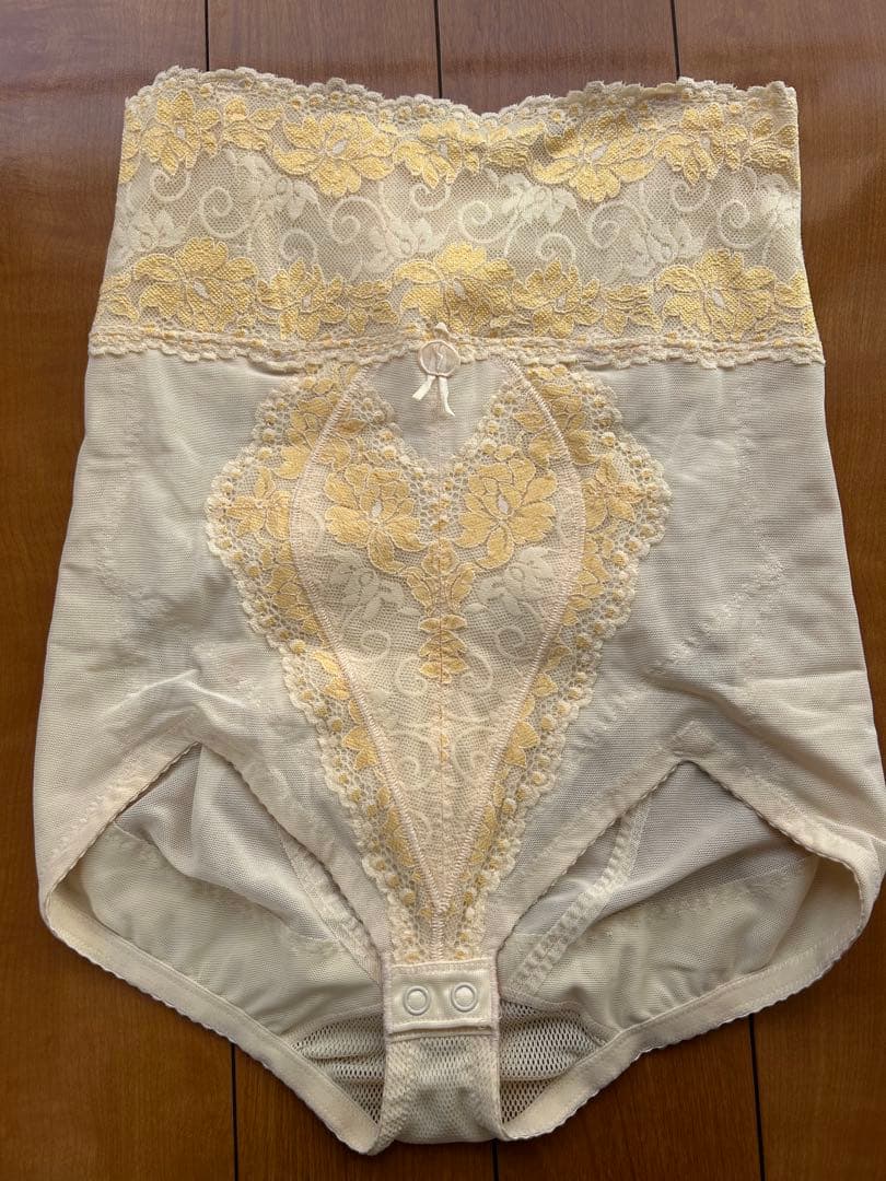 ダイアナ⭐️補正下着ショートガードル ⭐️新品未使用⭐️(LL)76