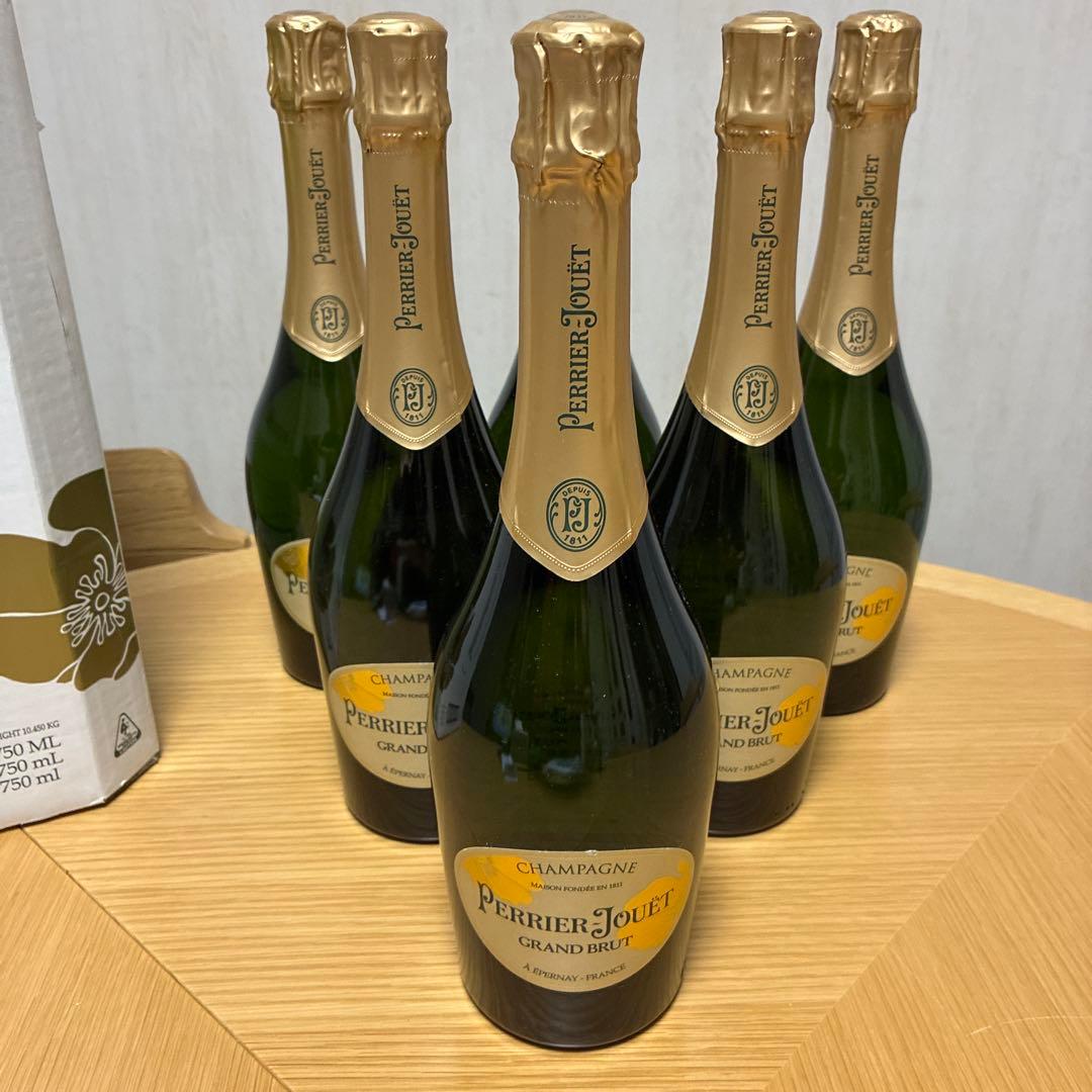 Perrier-JouëtGrand Brut750ml 6本セット※おまけ付き Champagne Perrier Jouet Grand Brut | 90 WS - Vino Mundi