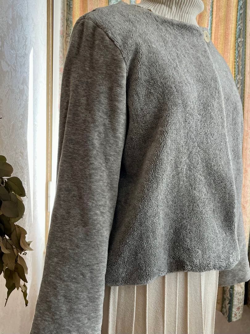 プリスティン グレー フリース風 ボタン付きジャケット