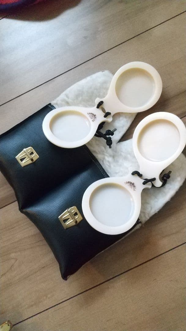 フラメンコカスタネット 白 打楽器 カスタネット カスタネット演奏にちょっとした革命！ Casta-Nova/ カスタノバ