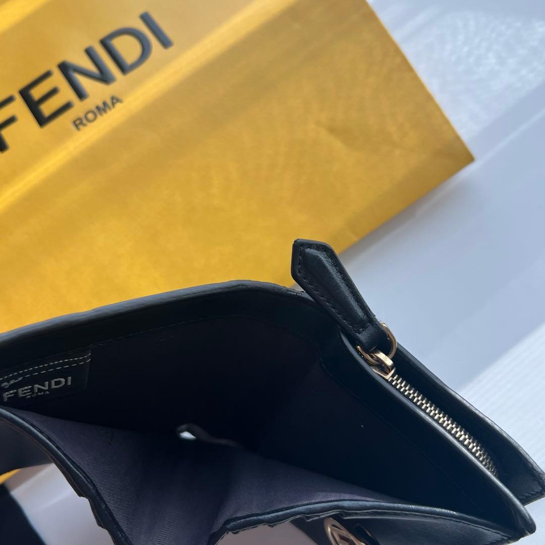 75 美品 FENDI フェンディ ズッカ 2つ折り財布 - メルカリ
