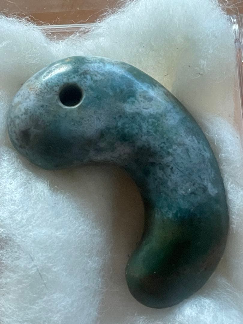 古墳時代 勾玉 瑪瑙 碧玉 出雲石 朱砂 出土品 - メルカリ