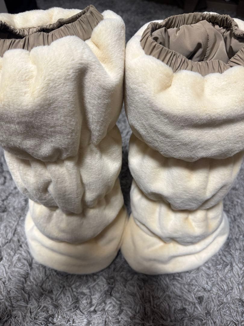 UGG レッグウォーマー ベージュ - メルカリ