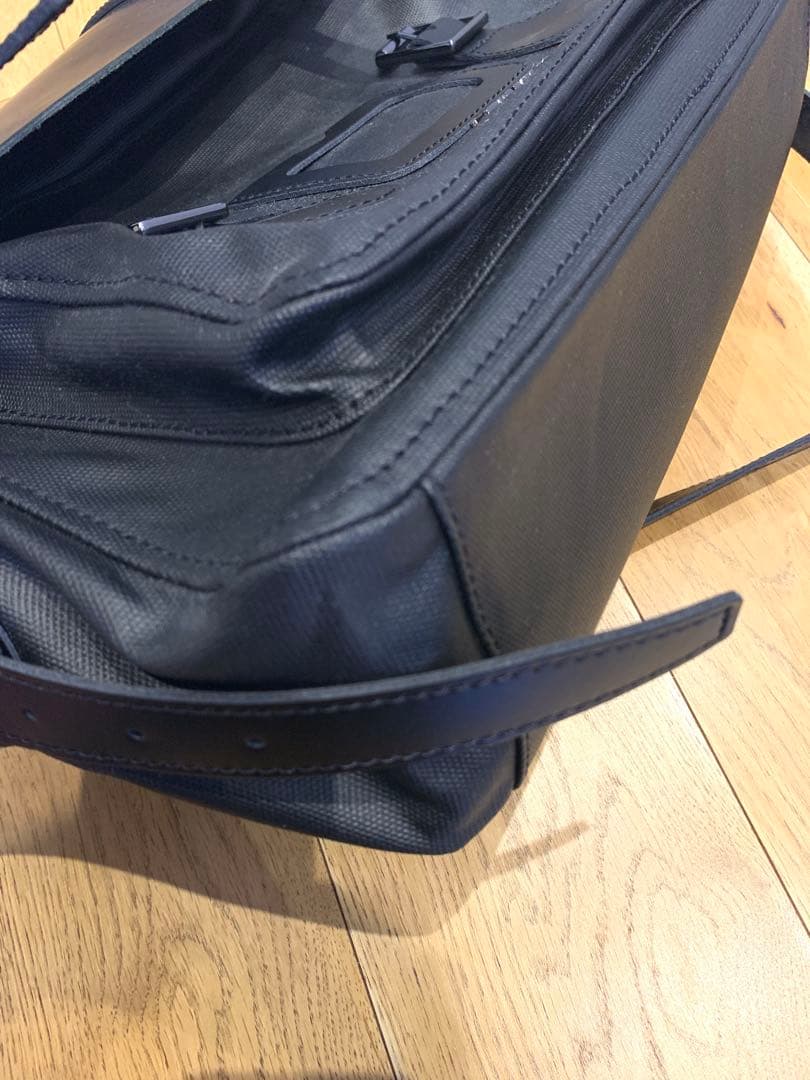 Dr. Martens Messenger Bag AD056001 ブラック - メルカリ