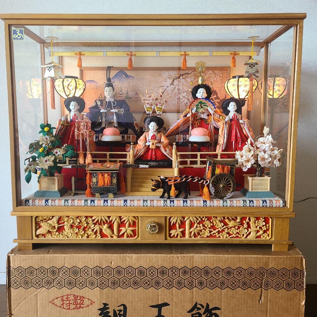 特選】雛人形 雛飾り 親王飾 彫刻 日本人形 オルゴール付き ケース入り