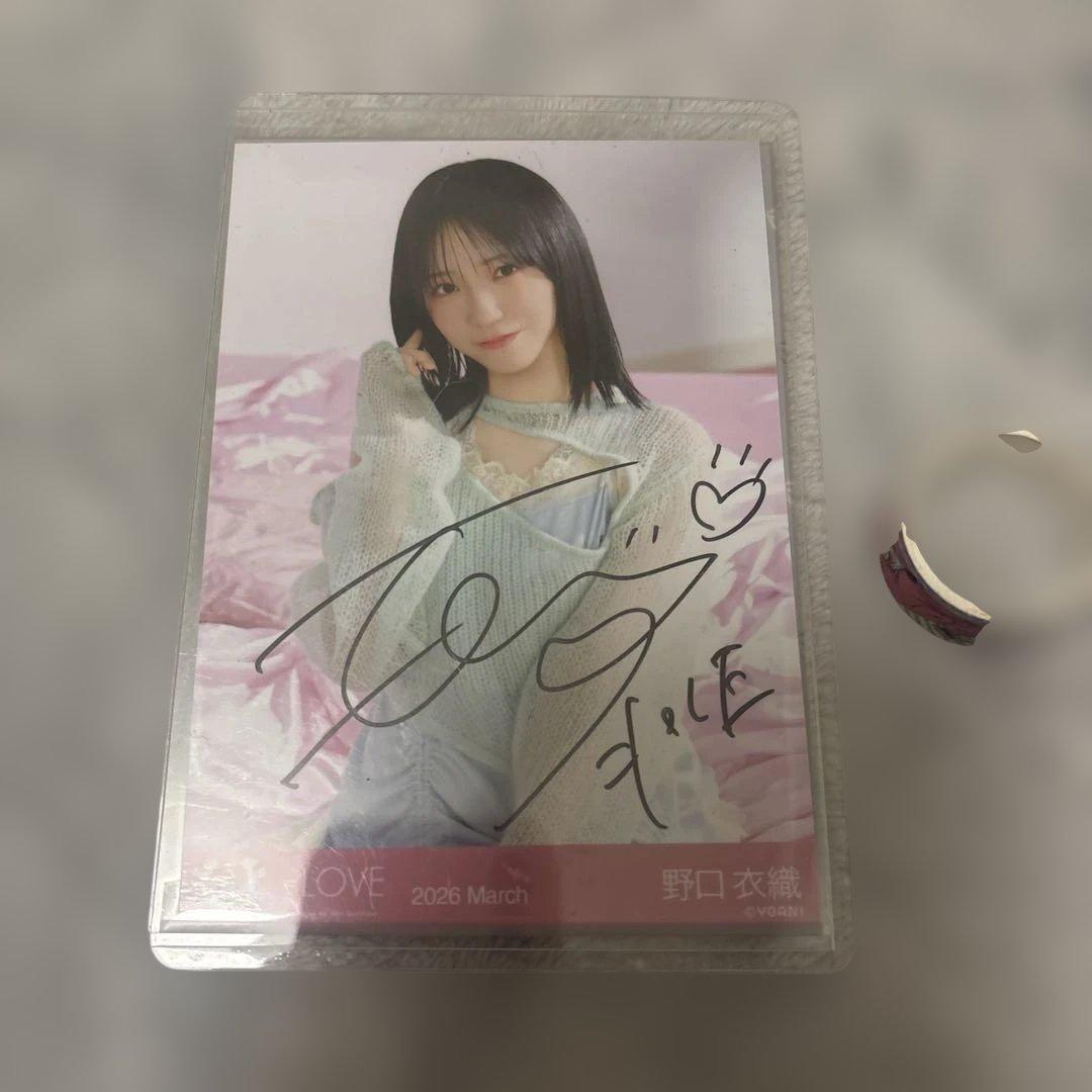 イコラブ 生写真 野口衣織 チュウ 直筆 - メルカリ