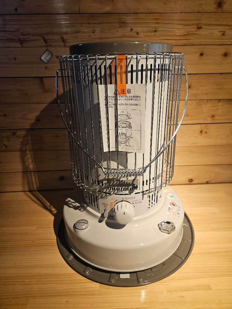 美品トヨトミ KS-67H キャンプ 大人気トヨトミの「石油ストーブ」新色はグレー！リビングにもガレージ