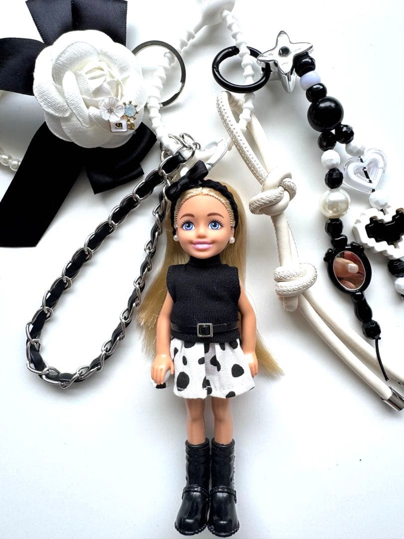 マテル人形使用バービーキーホルダー バービーチャーム チェルシー