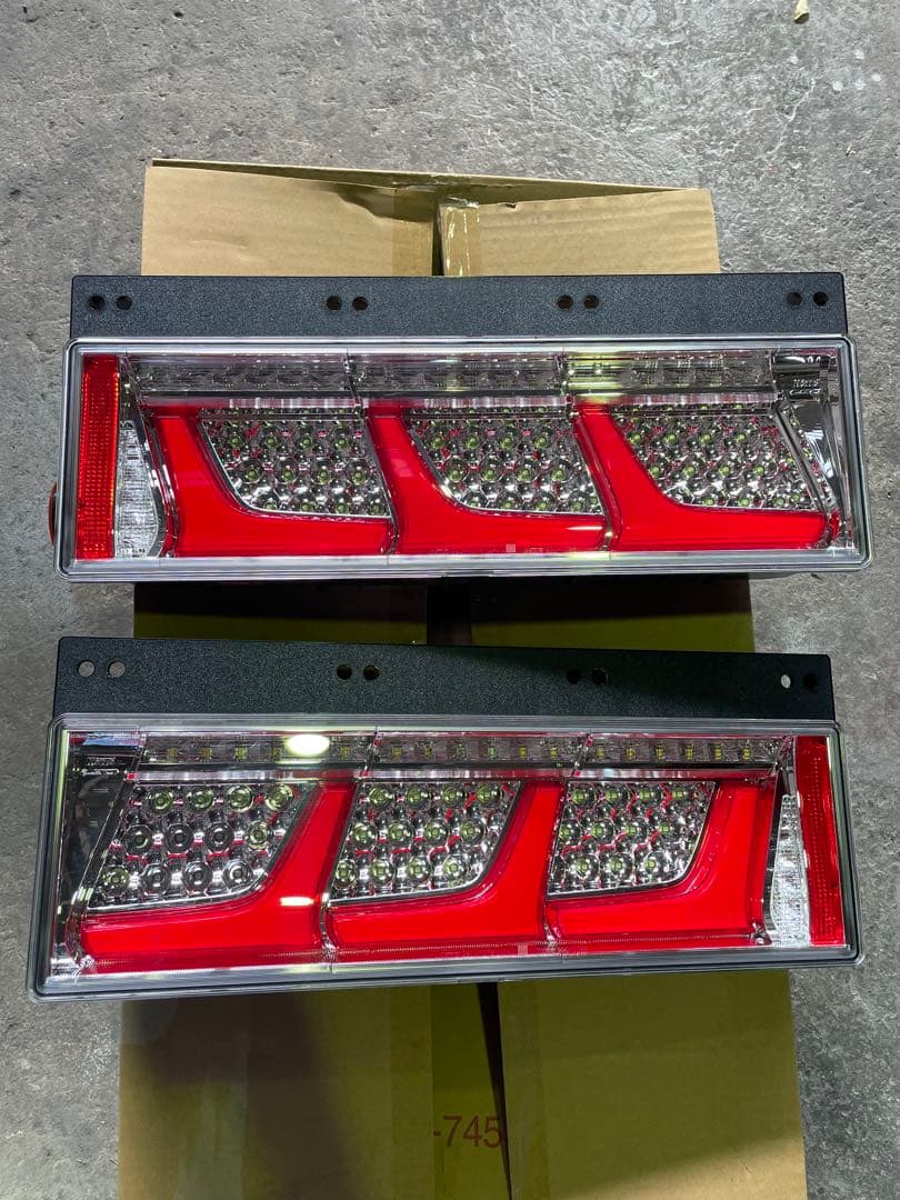新車外し 小糸製 トラック用3連LEDテールランプ左右 - メルカリ