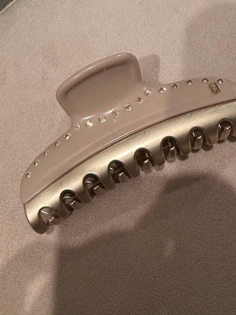 アレクサンドルドゥパリ　ベージュ　ストーン装飾付きヘアクリップ ALEXANDRE DE PARIS（アレクサンドル ドゥ パリ） 【並行輸入品