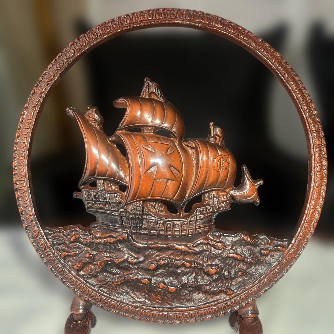 アンティーク】 鋳物 ブロンズ色 帆船 彫刻 立体 十字紋章 置物