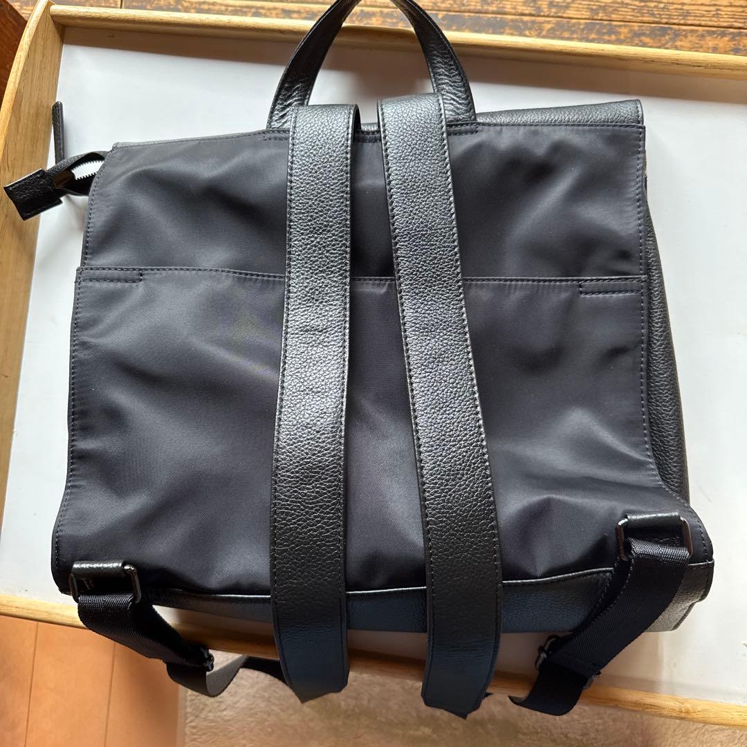 ear PAPILLONNER イアパピヨネ レザースクエアリュック ブラック