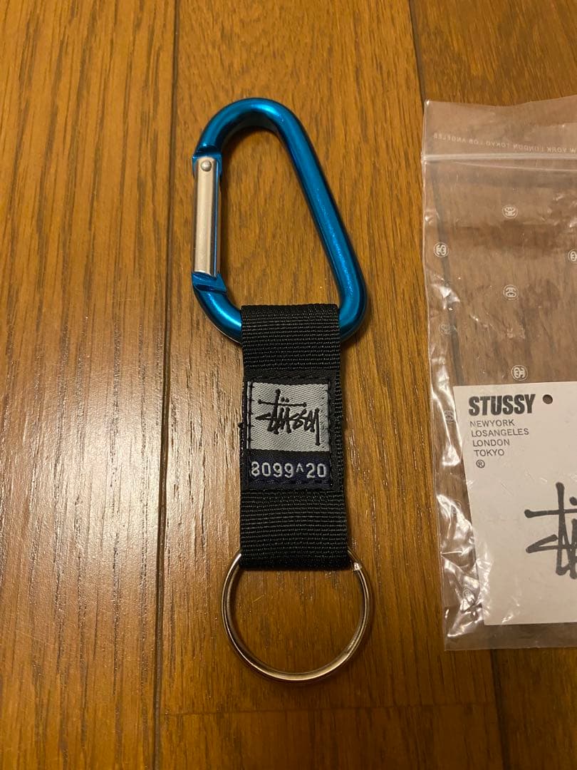 STUSSY カラビナ ブルー - メルカリ